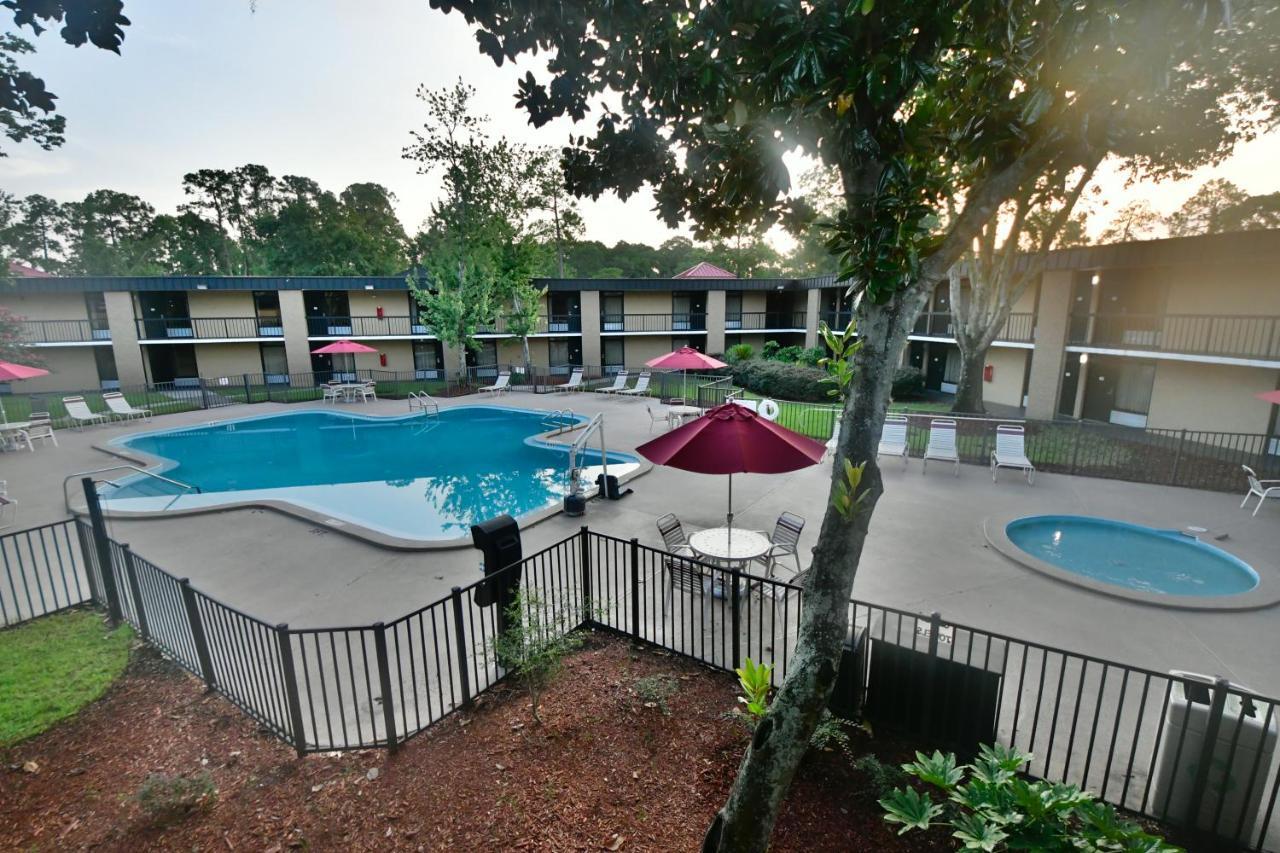 Ramada By Wyndham Jacksonville Hotel & Conference Center Exterior foto
