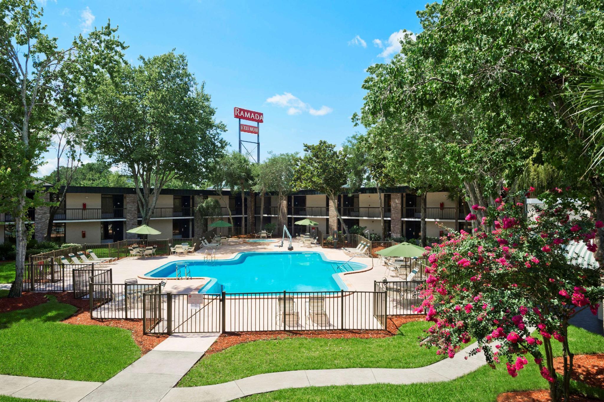 Ramada By Wyndham Jacksonville Hotel & Conference Center Exterior foto