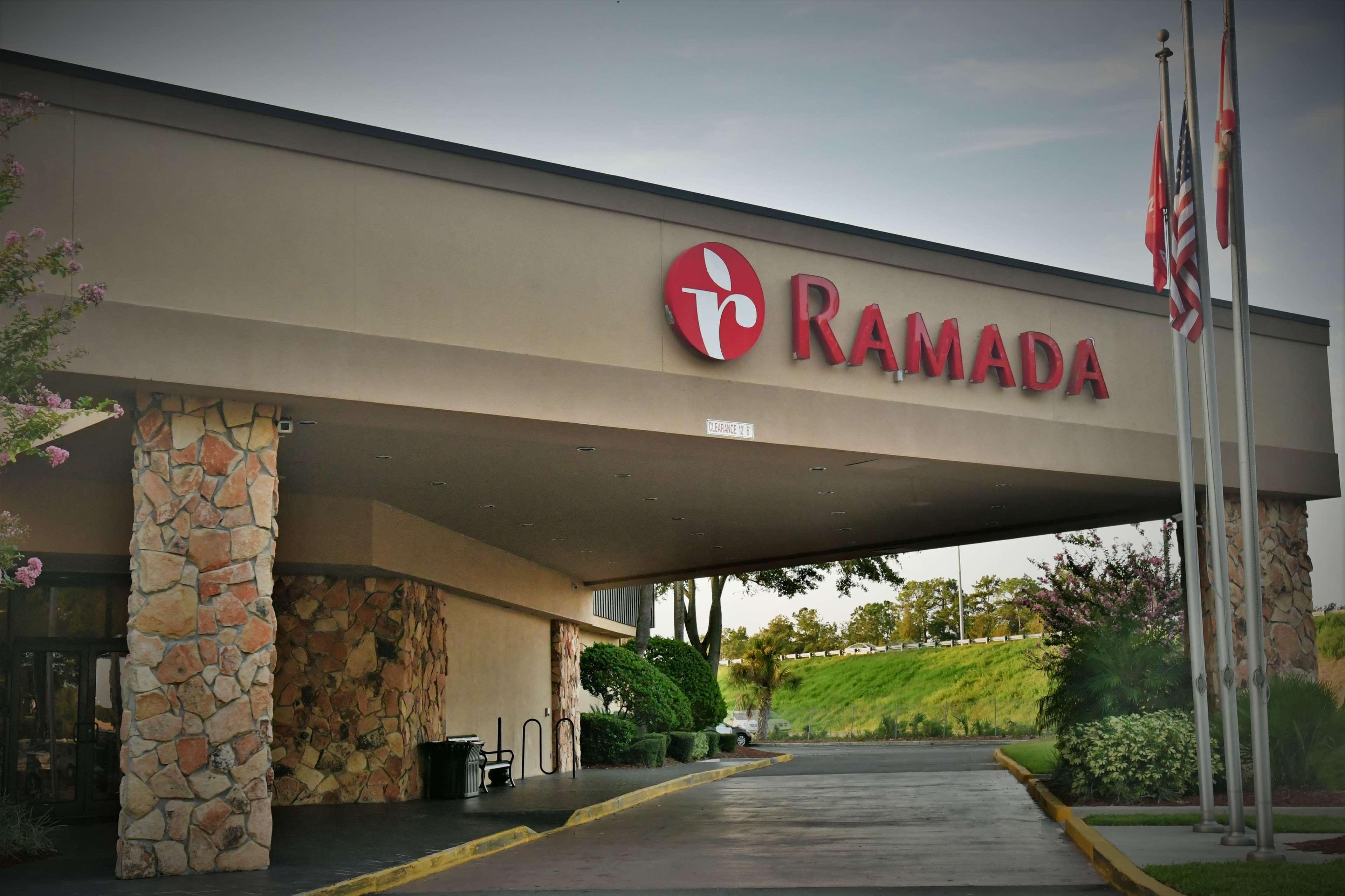 Ramada By Wyndham Jacksonville Hotel & Conference Center Exterior foto